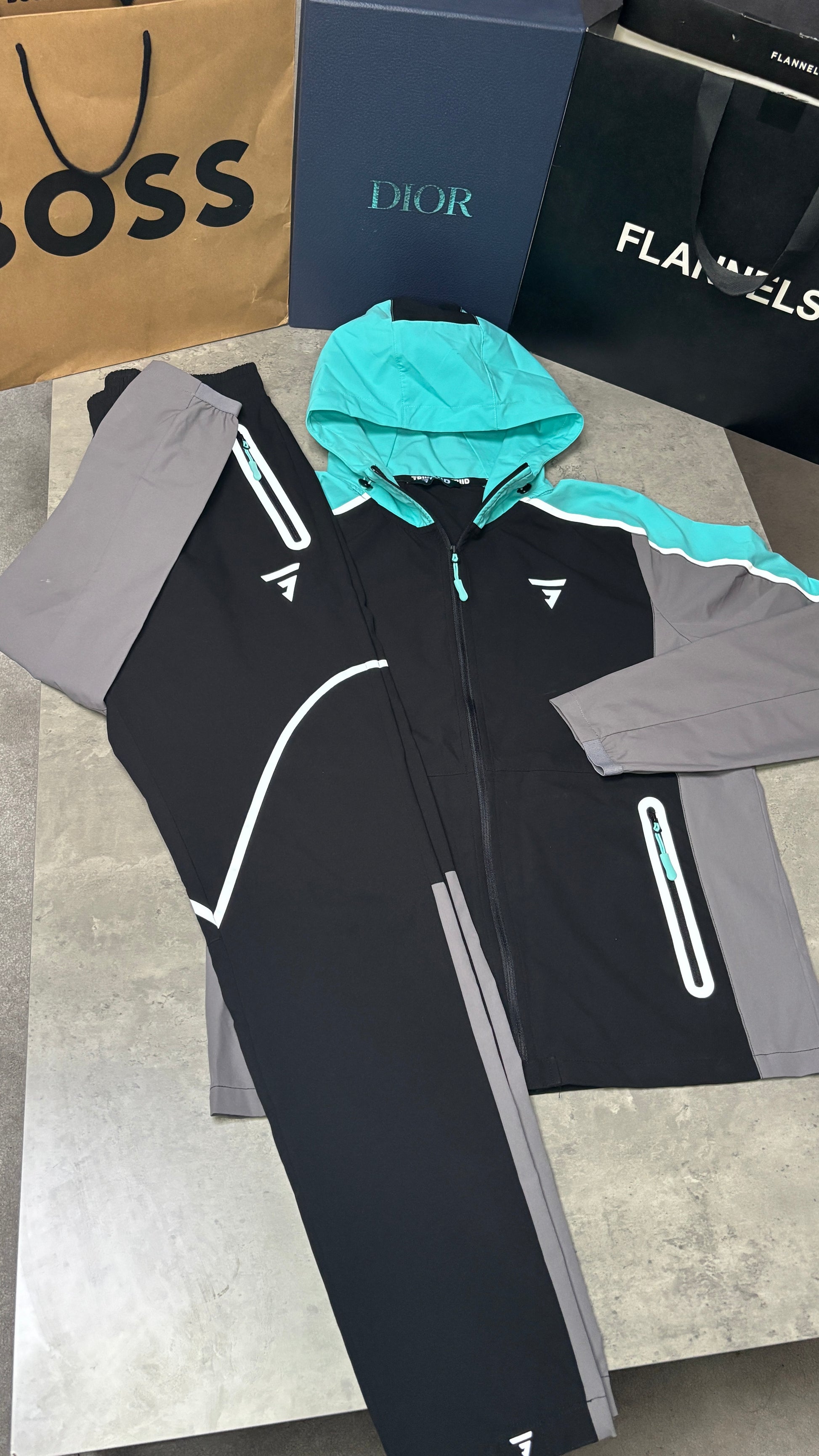 GRIID TRACKSUIT - IN HAND