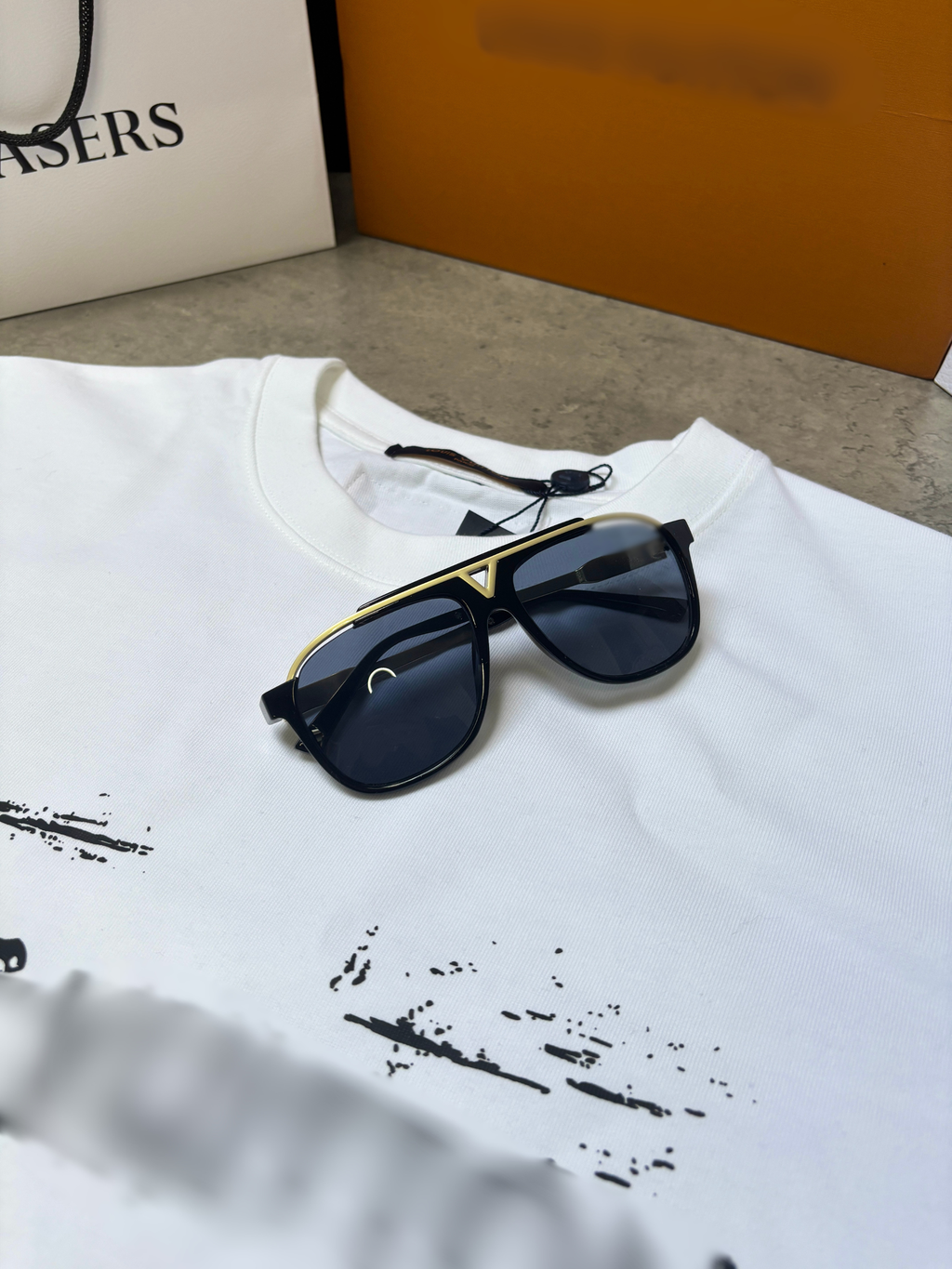 VTN SUNGLASSES - IN HAND